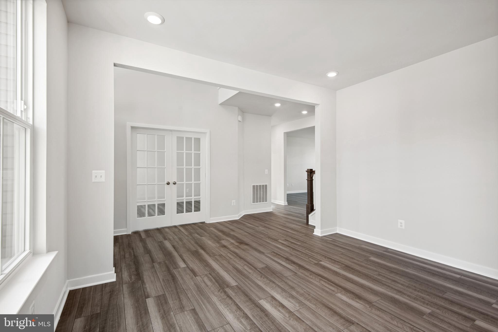 SENSENY VILLAGE - Residential