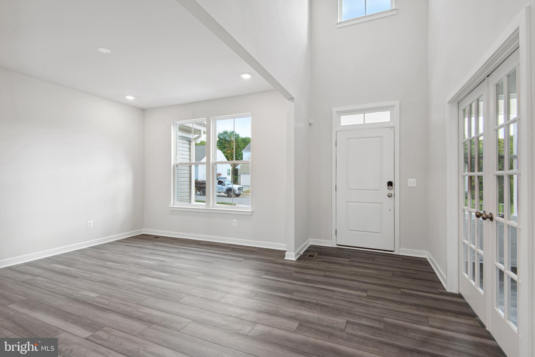 SENSENY VILLAGE - Residential