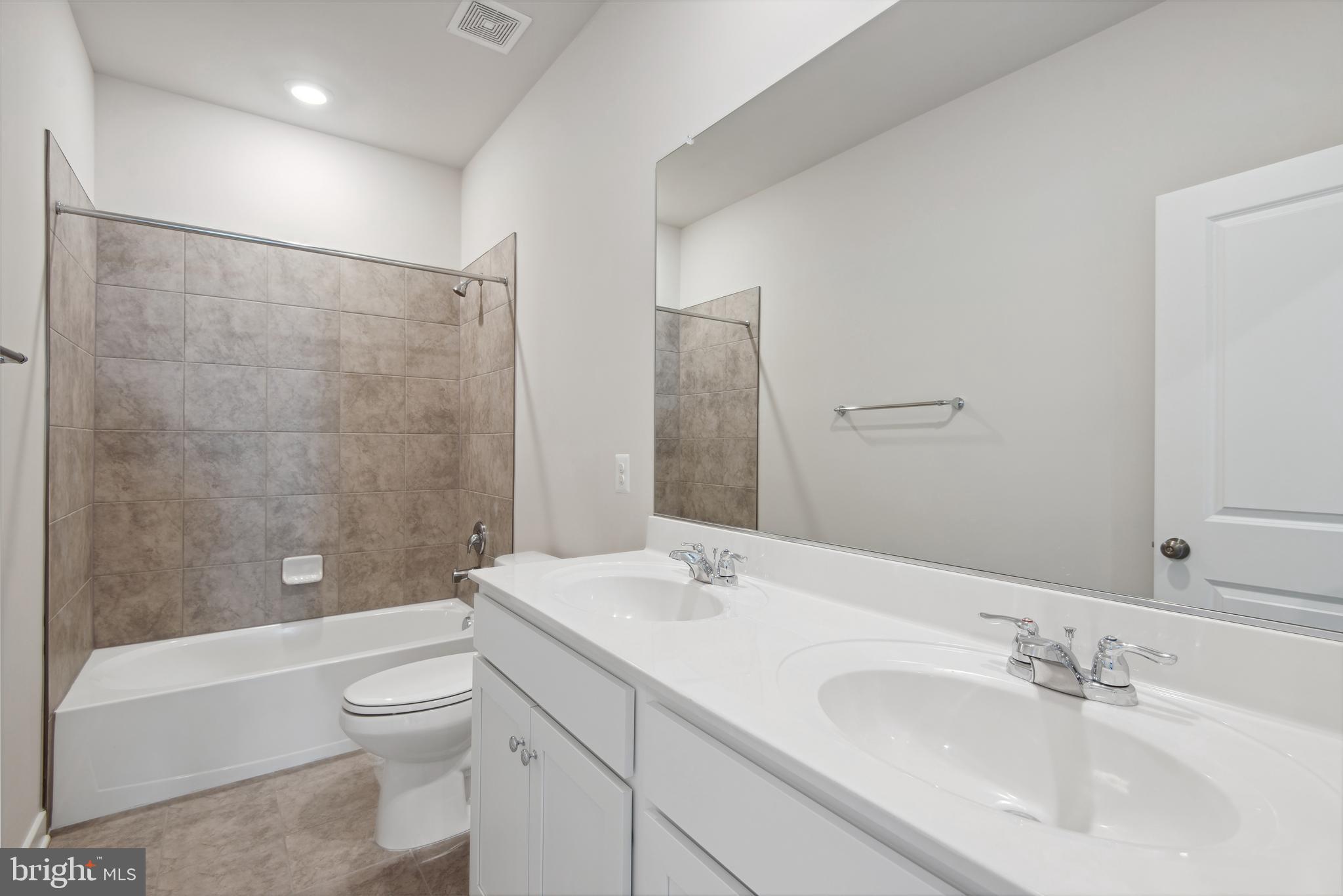 SENSENY VILLAGE - Residential