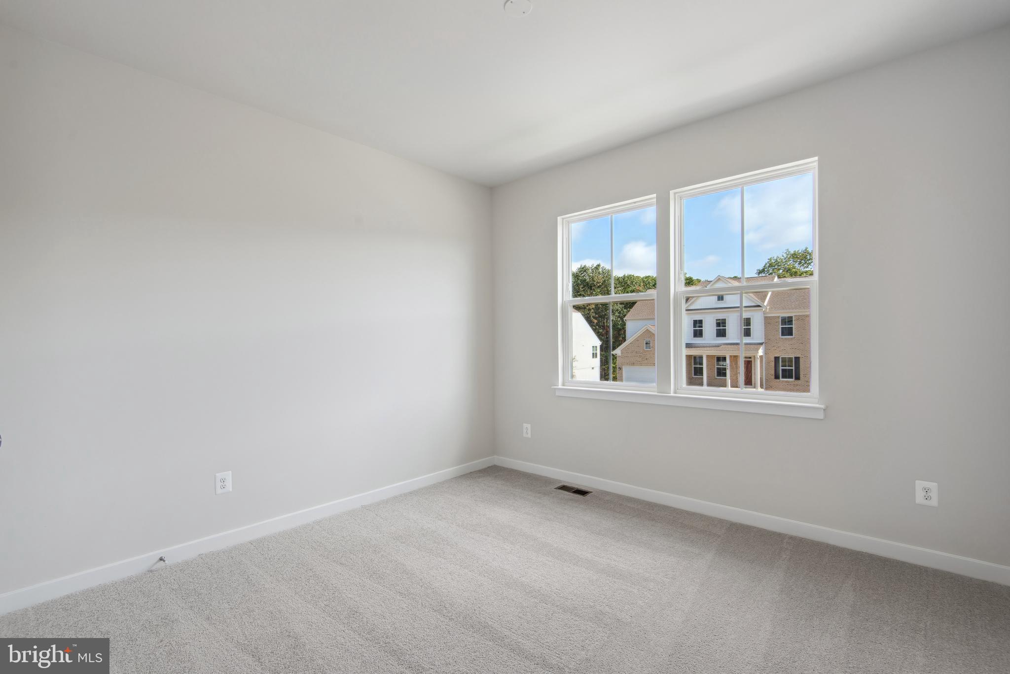 SENSENY VILLAGE - Residential