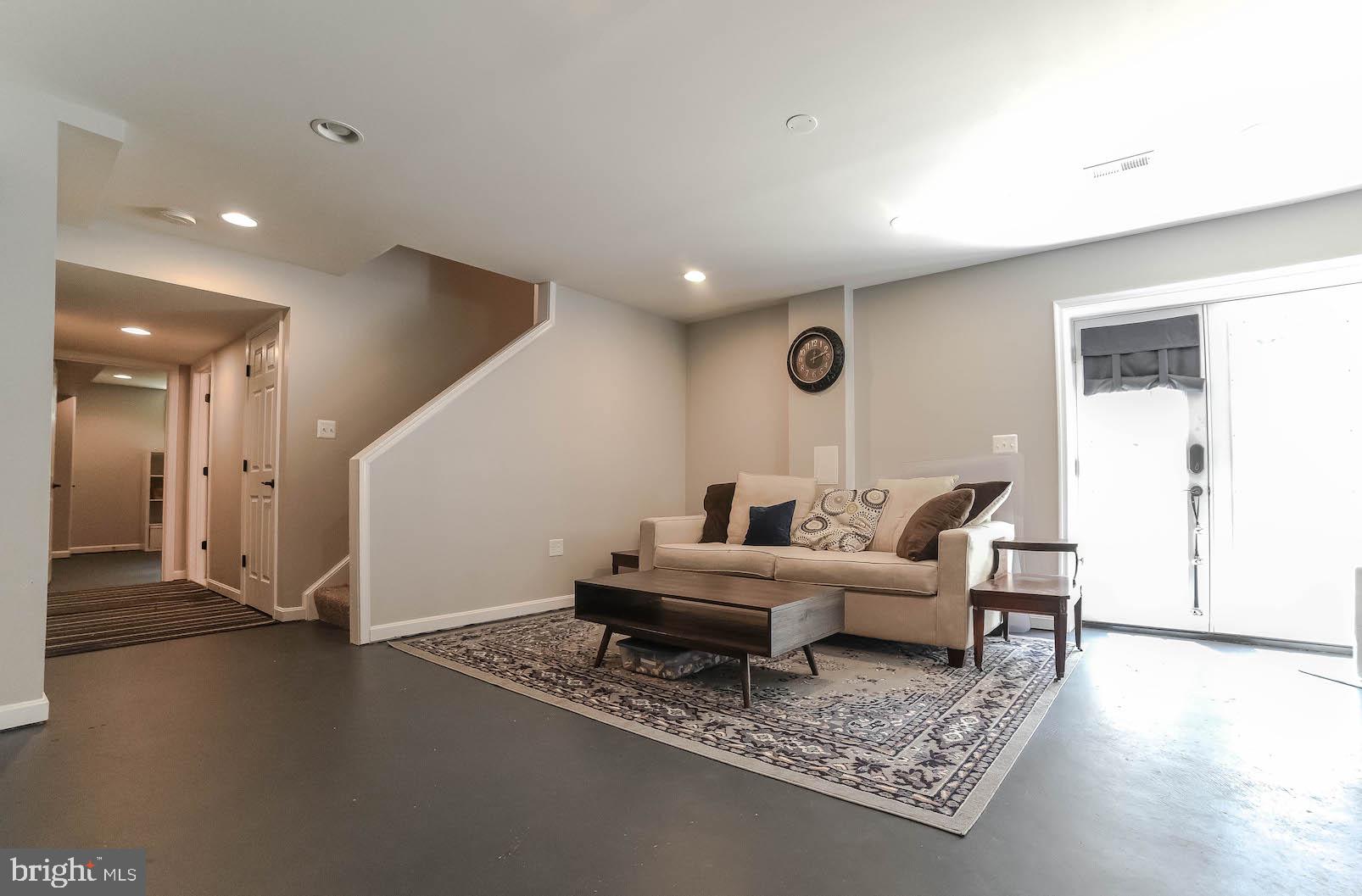 FERRY DOCK CROSSING - Residential