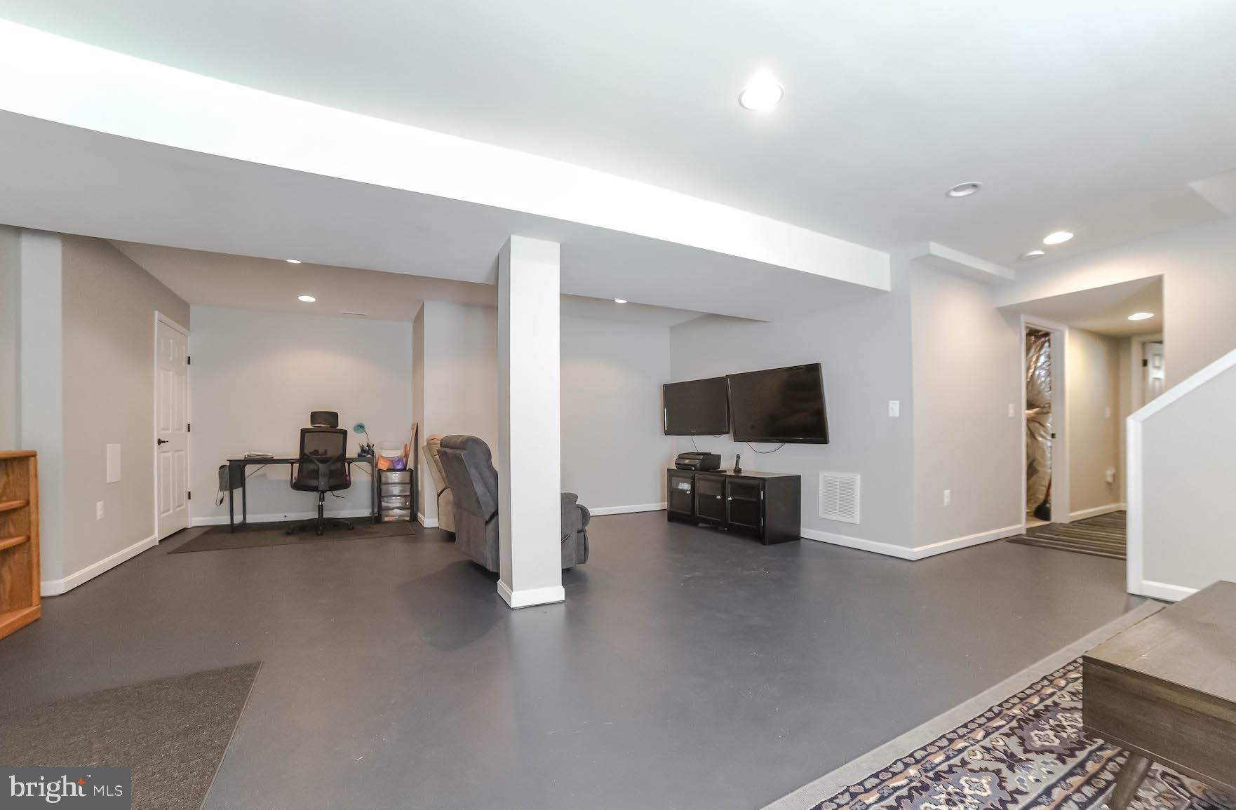 FERRY DOCK CROSSING - Residential