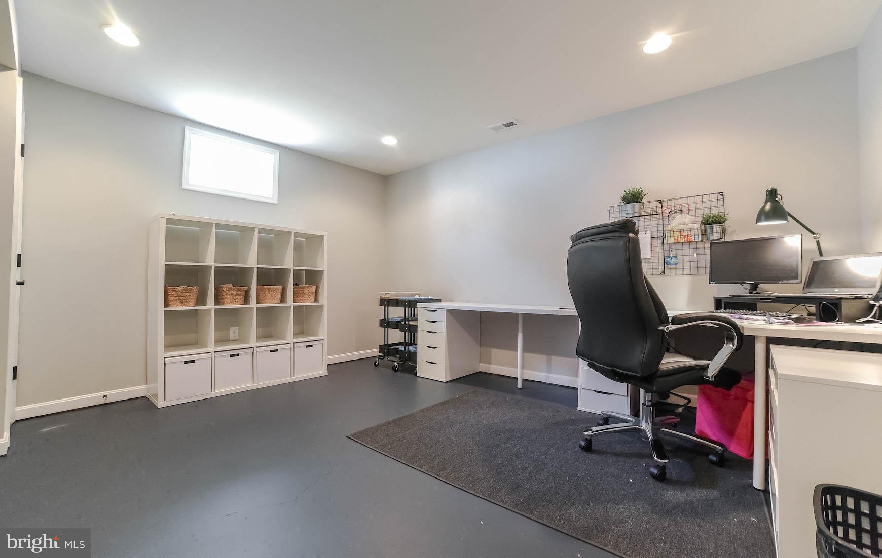 FERRY DOCK CROSSING - Residential