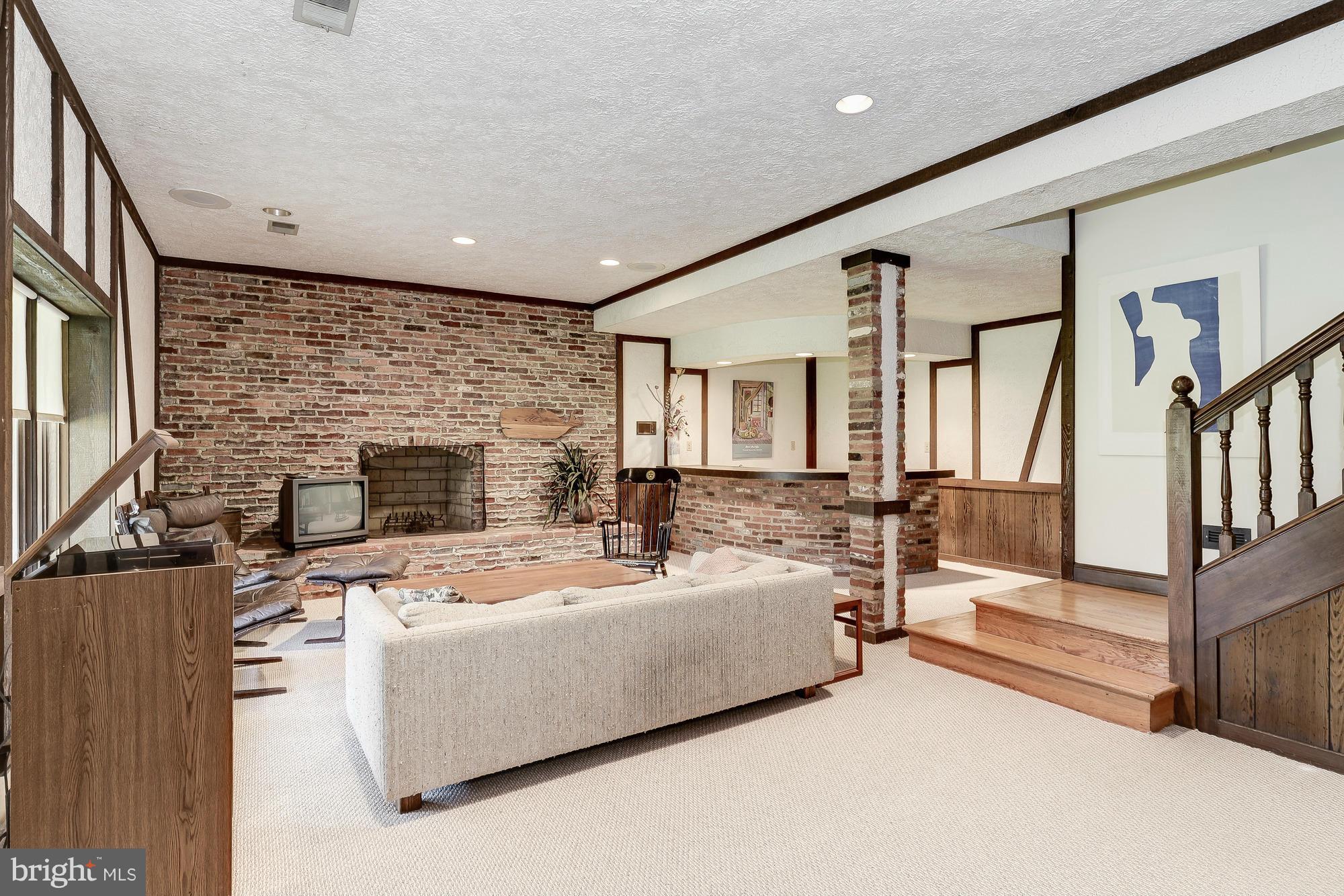 POTOMAC VILLAGE - Residential