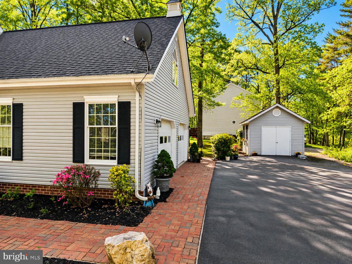 999 LAKE HERITAGE DRIVE