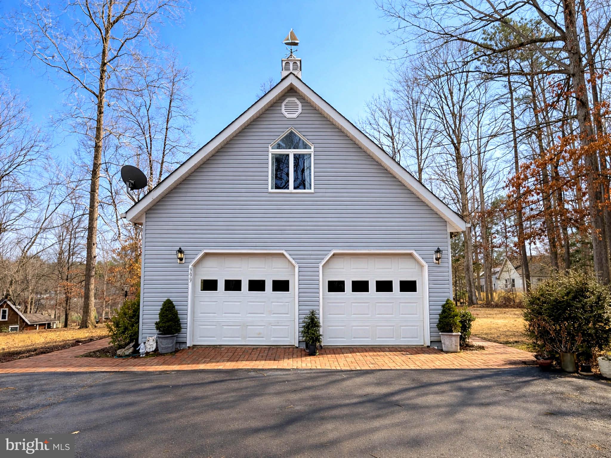 999 LAKE HERITAGE DRIVE