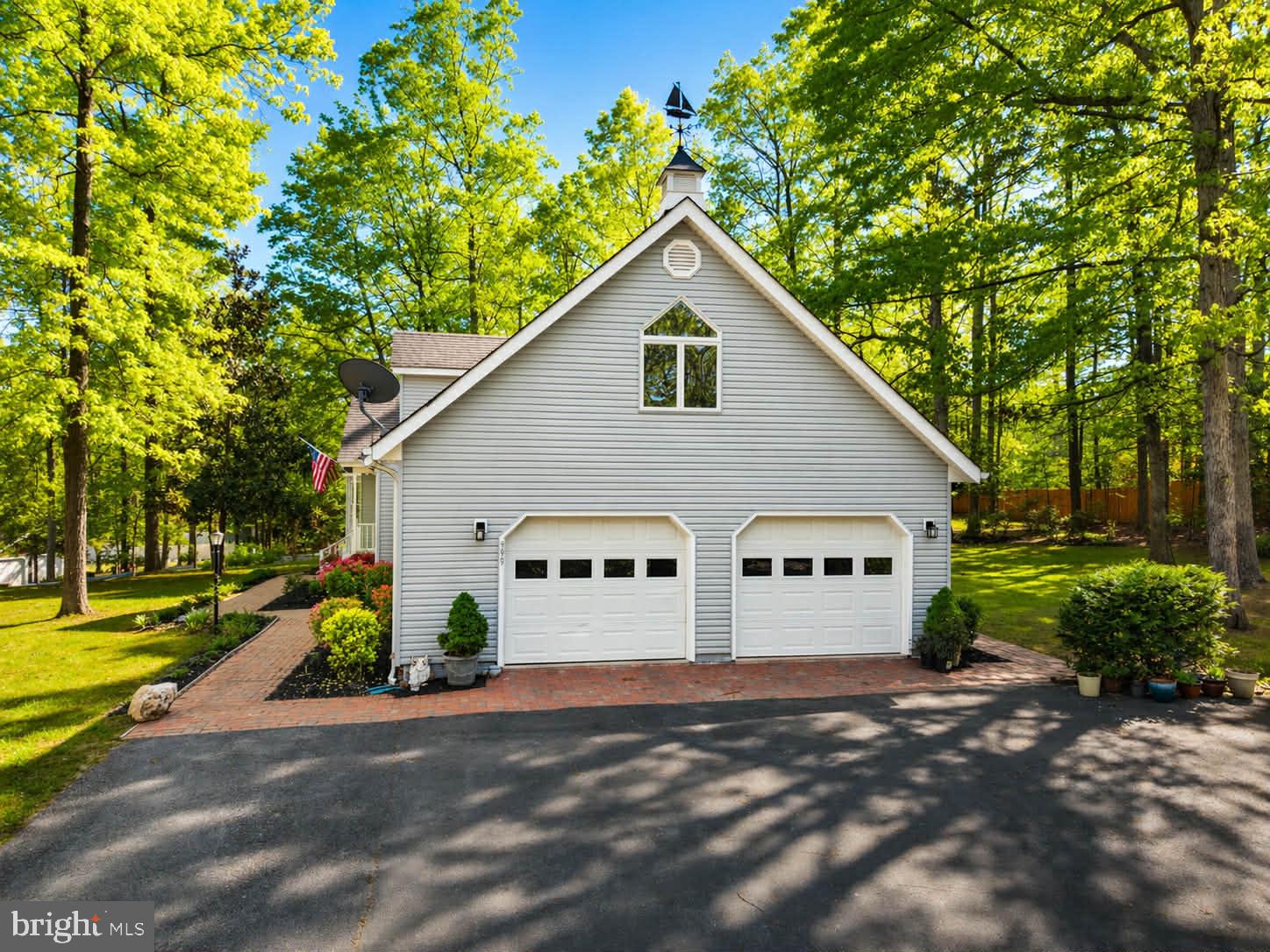 999 LAKE HERITAGE DRIVE