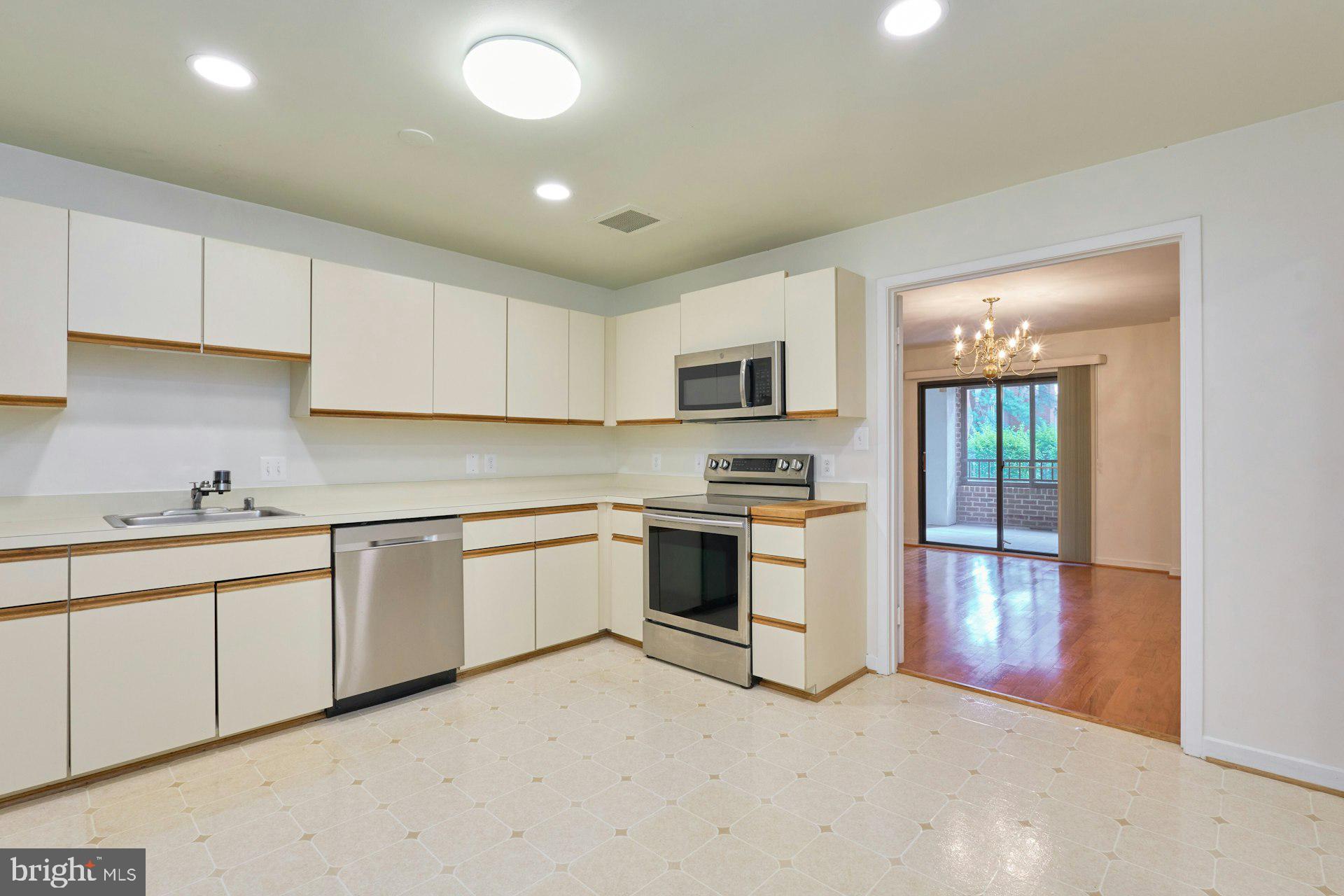 WATERFORD SQUARE - Residential