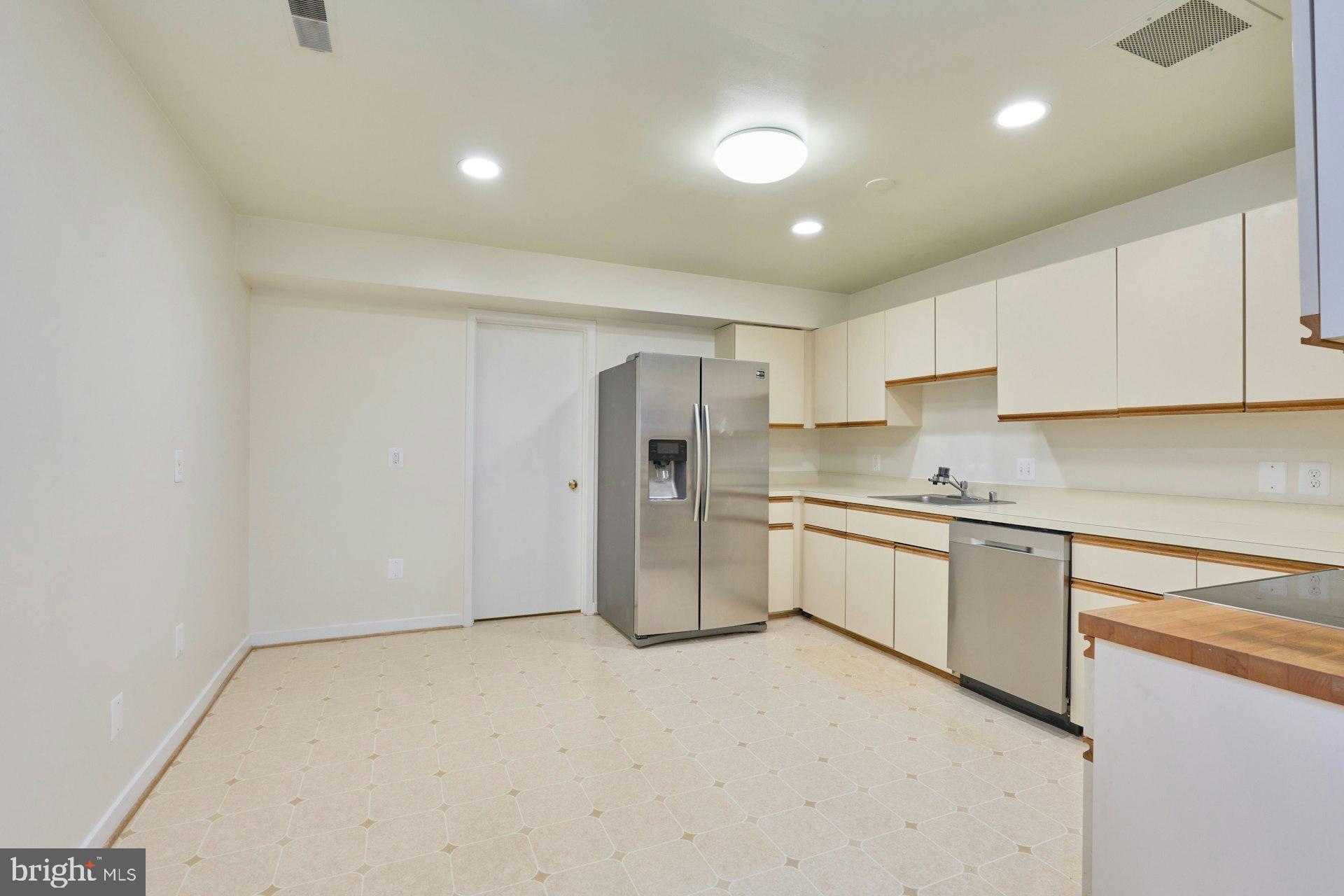 WATERFORD SQUARE - Residential