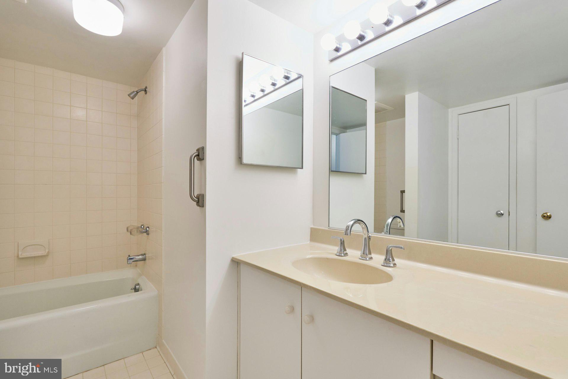 WATERFORD SQUARE - Residential