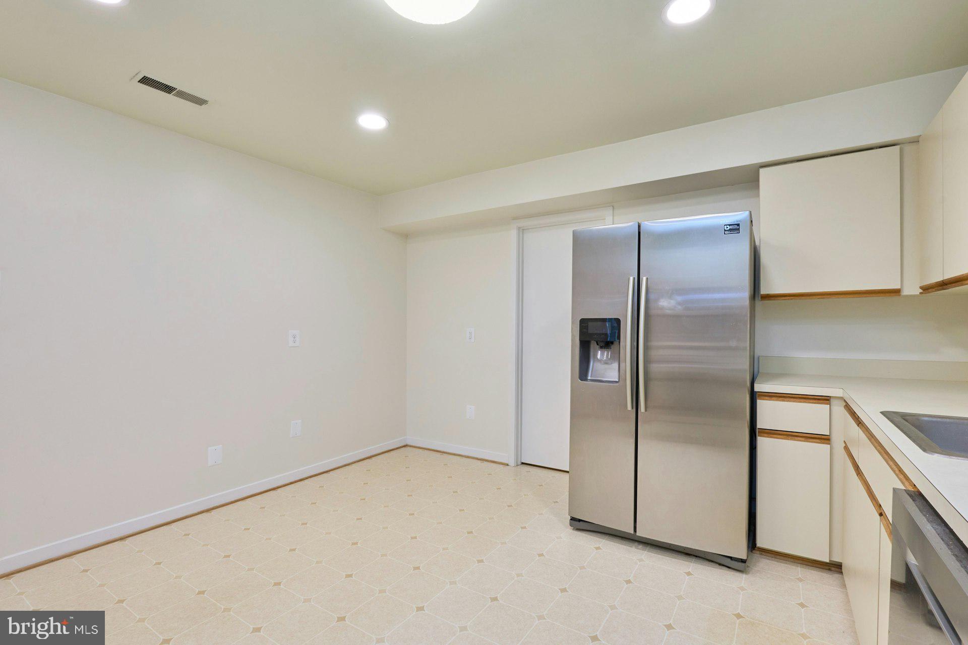 WATERFORD SQUARE - Residential