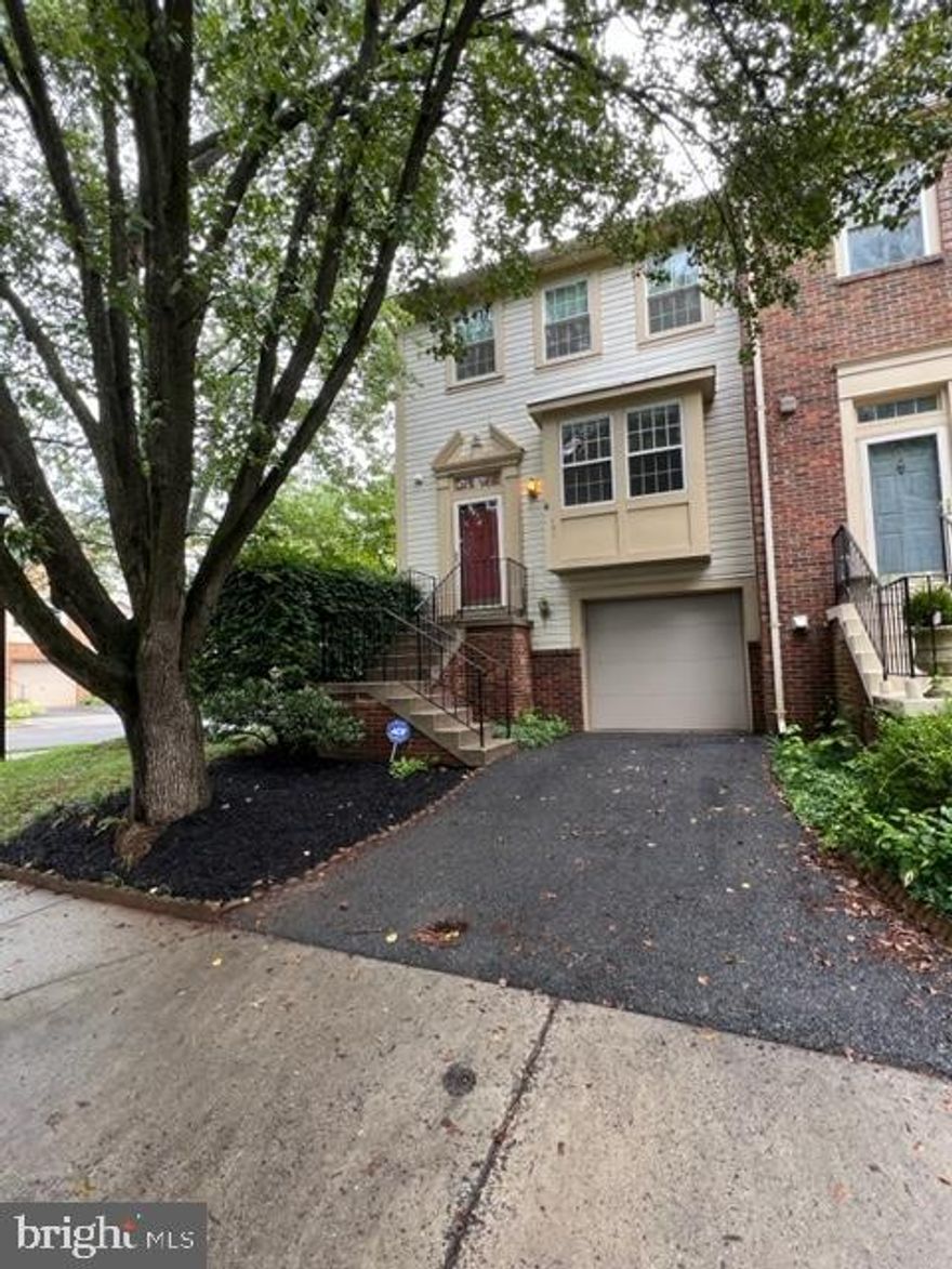 MUST SEE THIS LOVELY END UNIT TOWNHOME  IN AMBERFIELD.
FRESHLY PAINTED, LVT IN LIVING AND DINING ROOM.
NEW CARPET ON UPPER AND LOWER LEVELS.
NEW SS APPLIANCES.
HUGE DECK, FIREPLACE AND ONE CAR GARAGE. FENCED REAR YARD 
GREAT  COMMUNITY AMMENTIES
CLOSE TO 1 270 AND ICC200