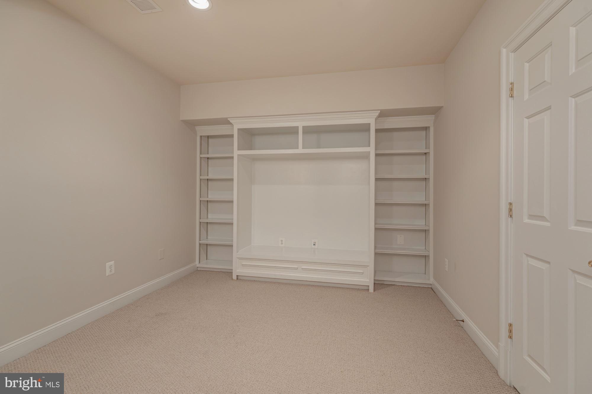 LINWAY PARK OF MCLEAN - Residential