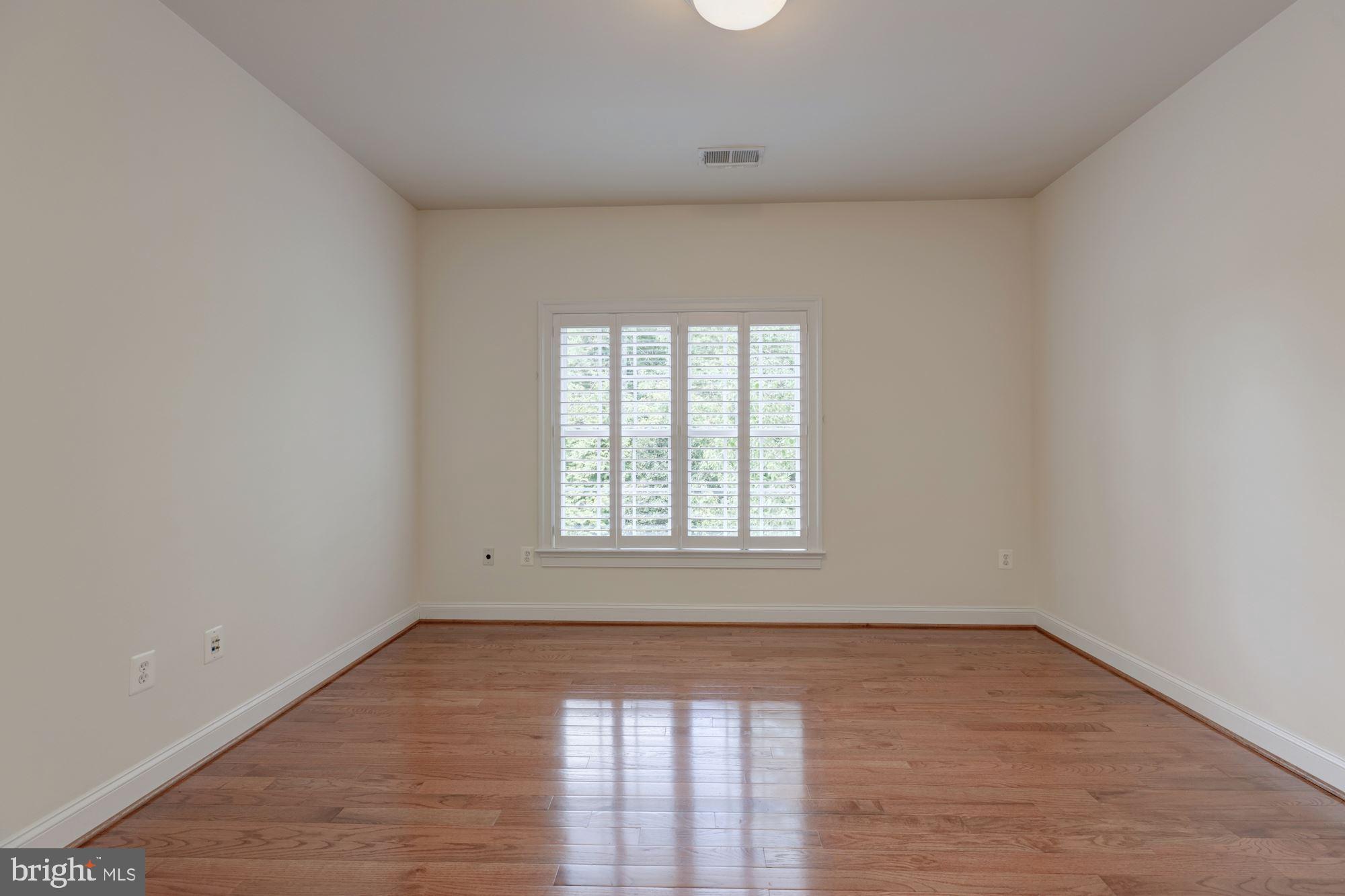 LINWAY PARK OF MCLEAN - Residential