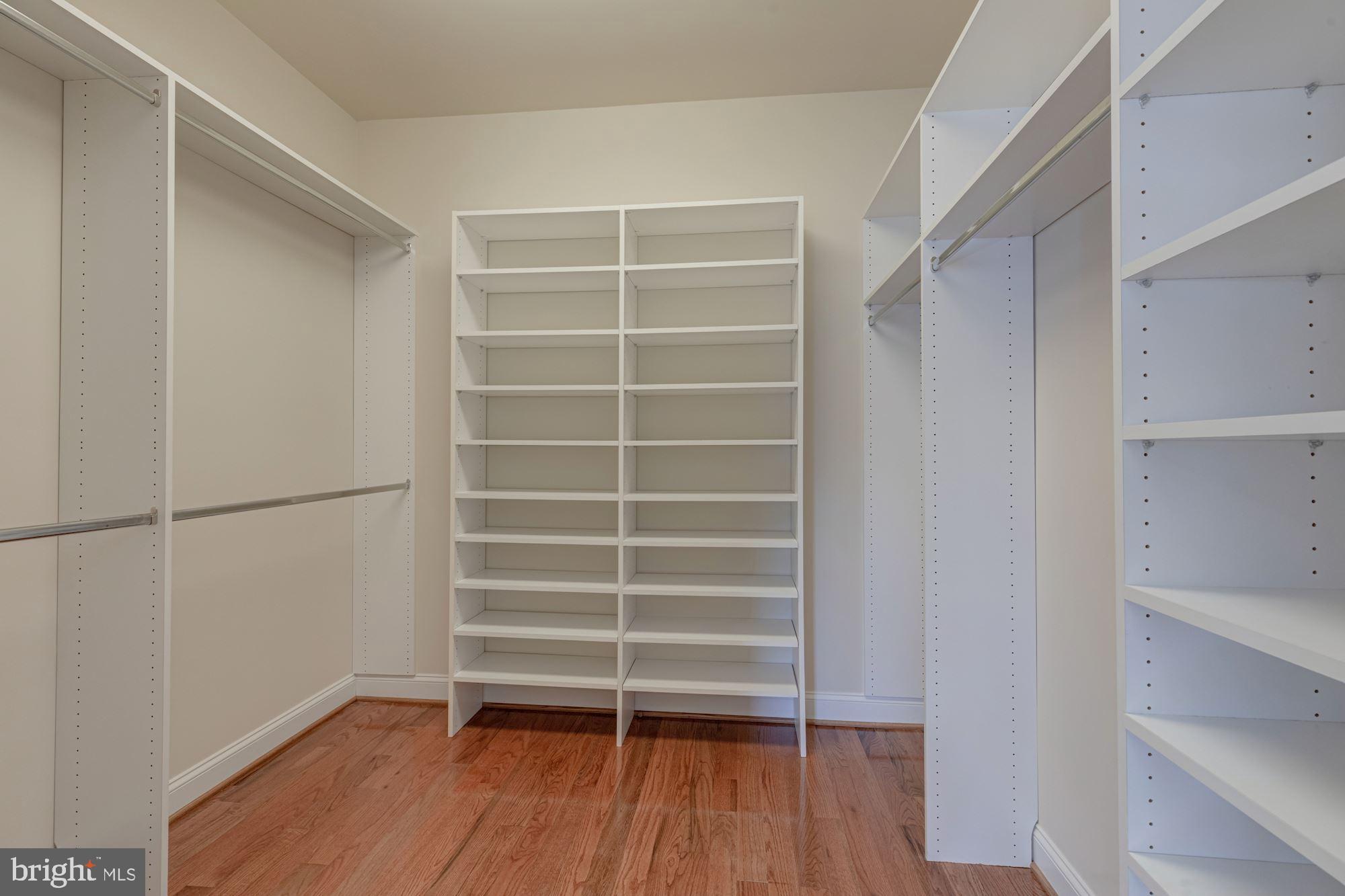 LINWAY PARK OF MCLEAN - Residential