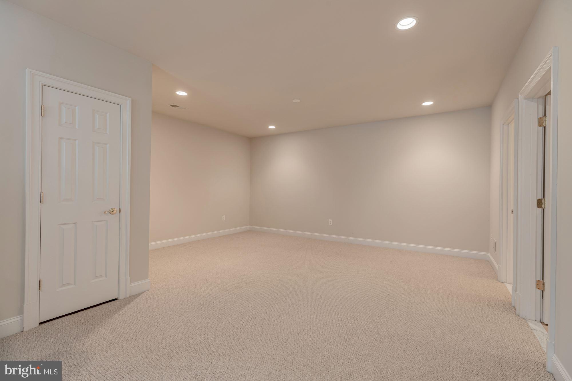 LINWAY PARK OF MCLEAN - Residential