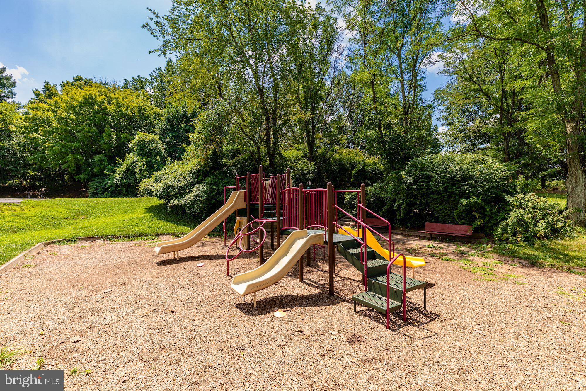 LINWAY PARK OF MCLEAN - Residential