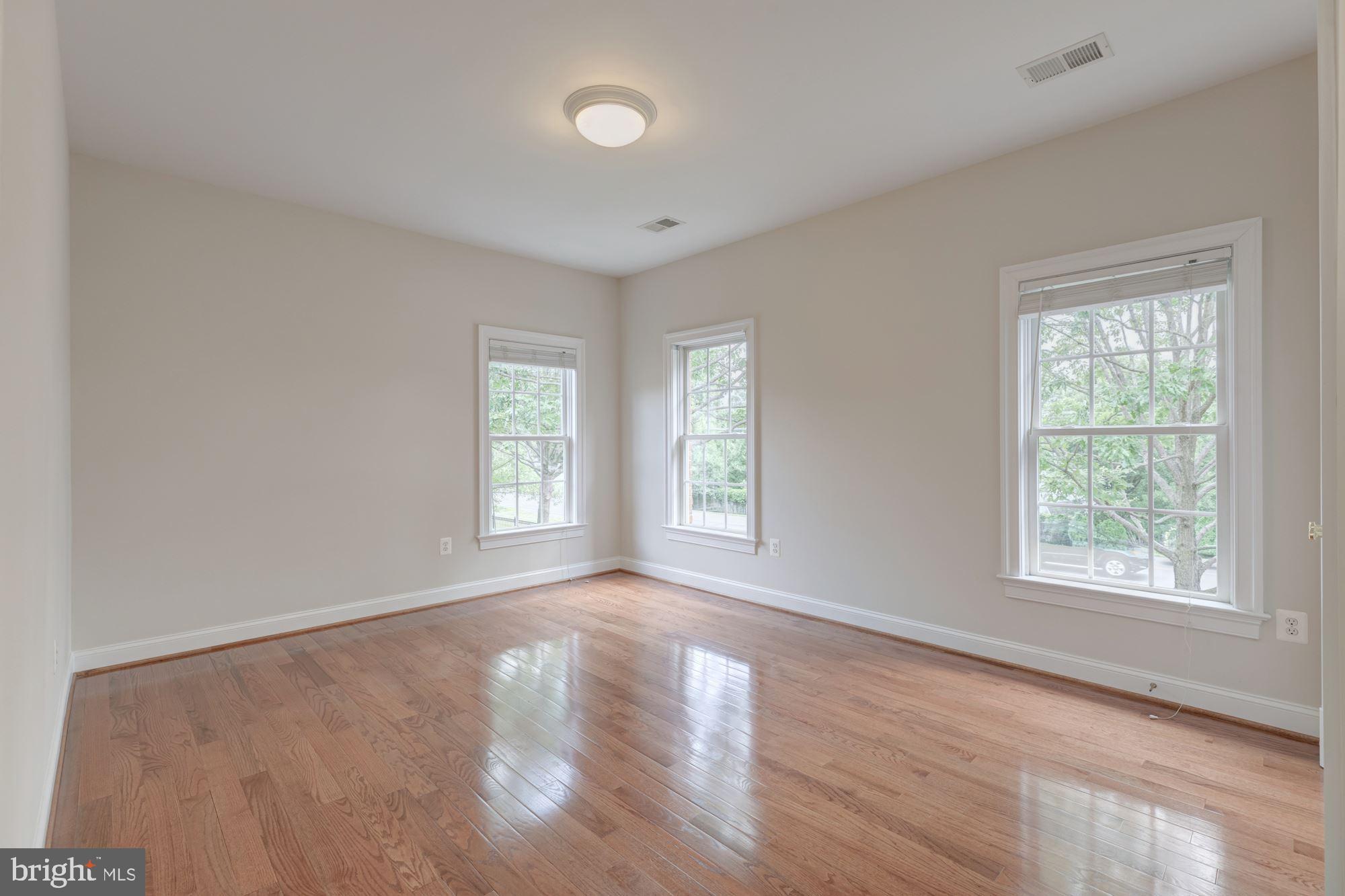 LINWAY PARK OF MCLEAN - Residential