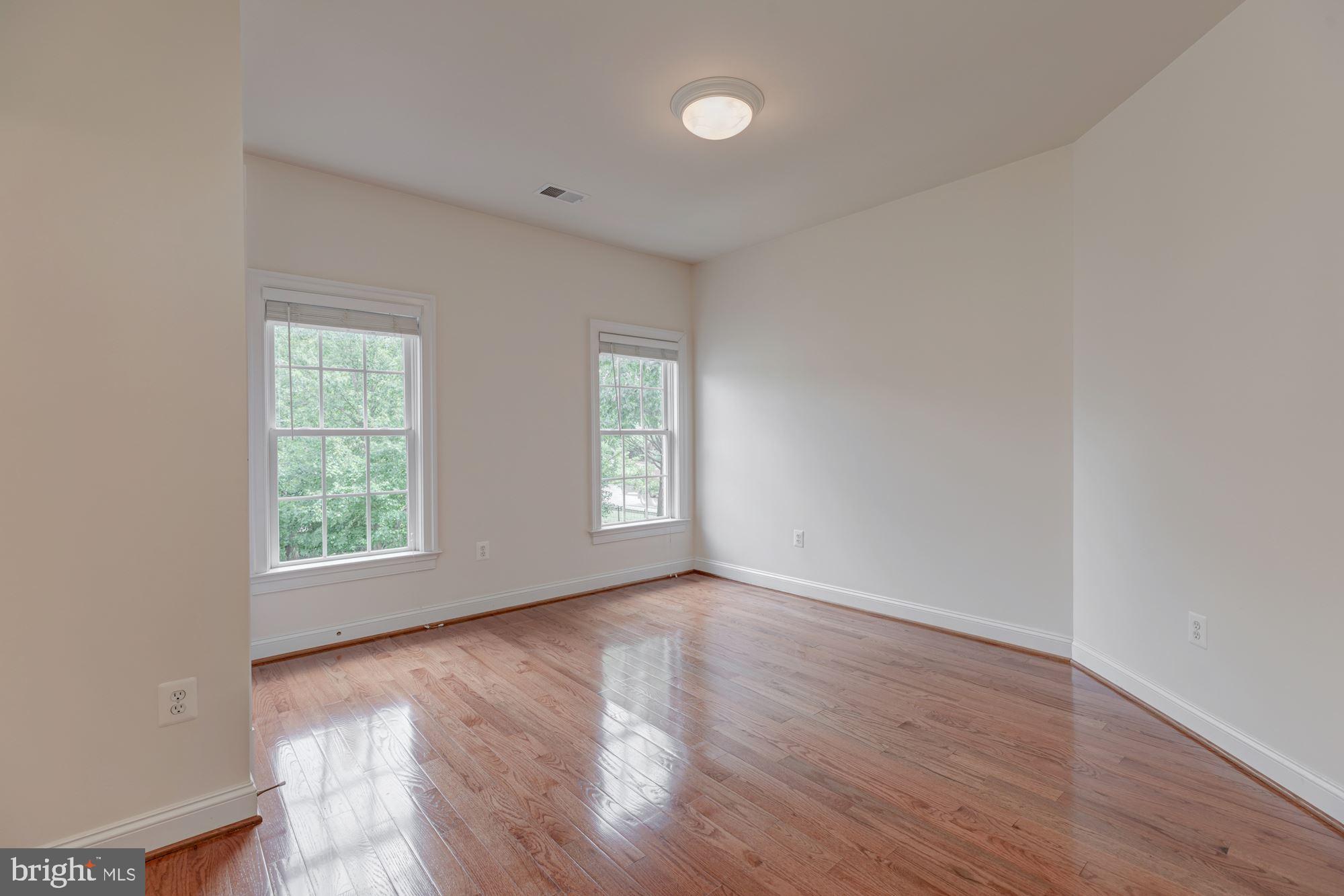 LINWAY PARK OF MCLEAN - Residential