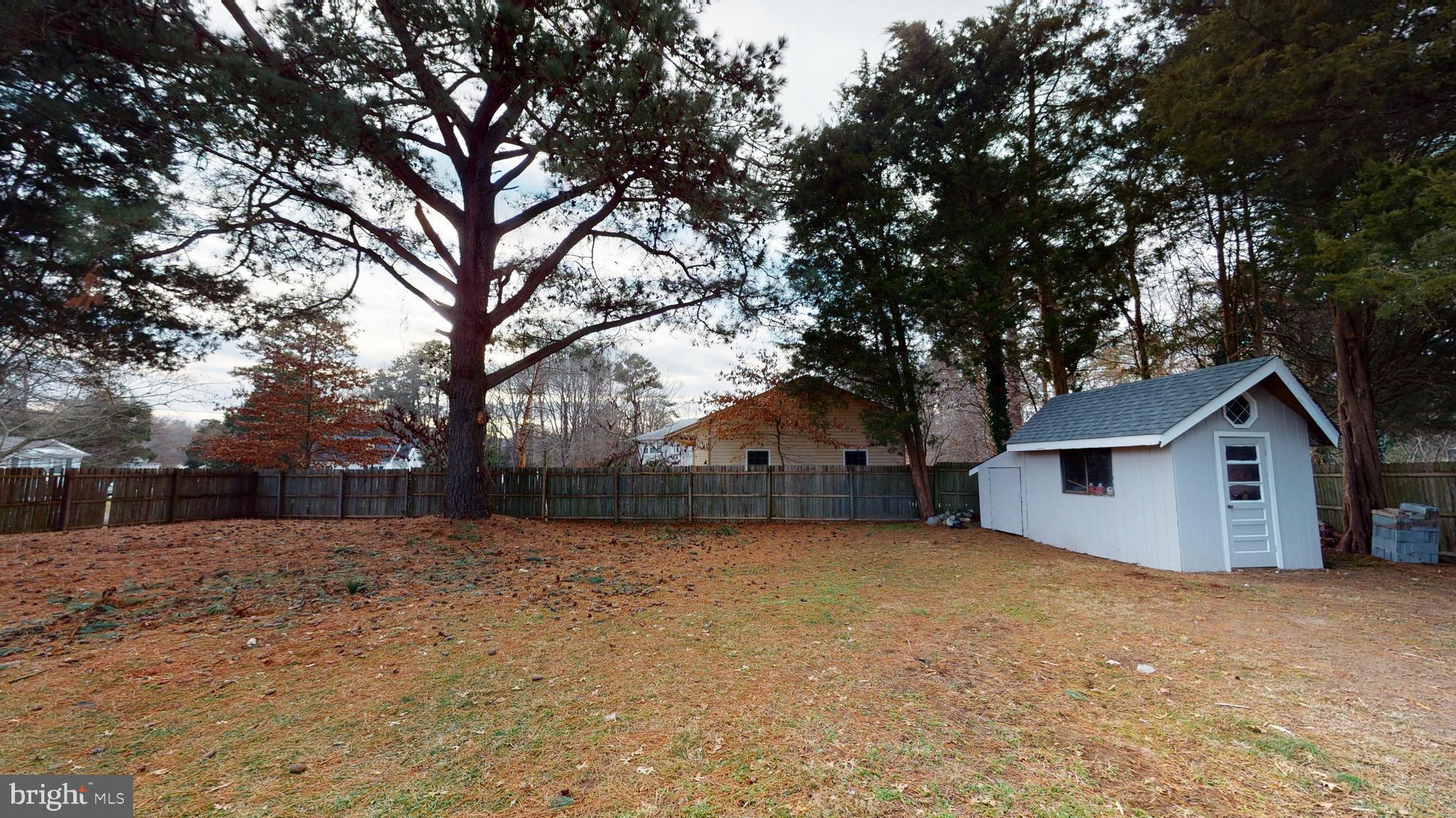 GOLDEN BEACH - Residential