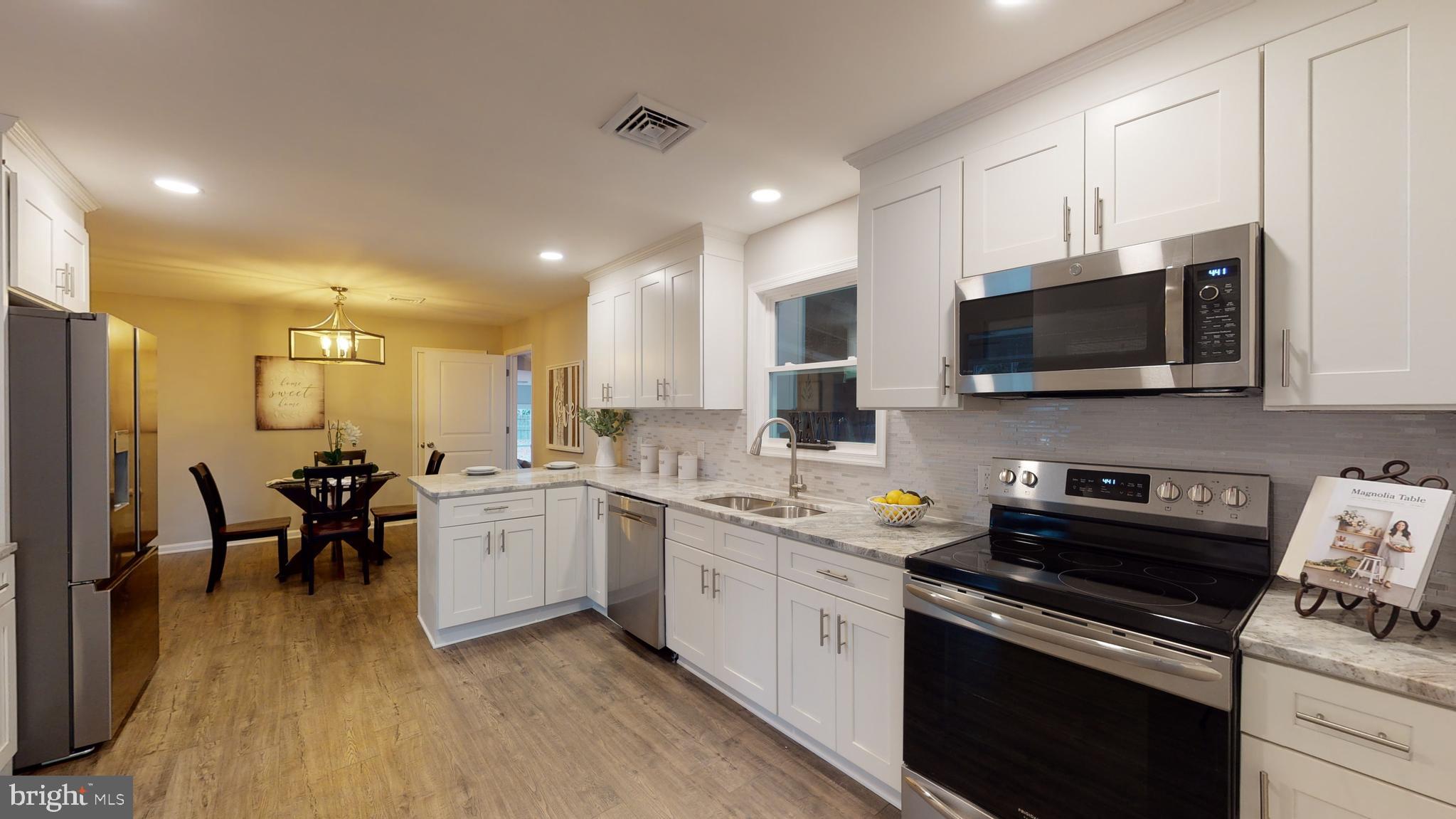 GOLDEN BEACH - Residential