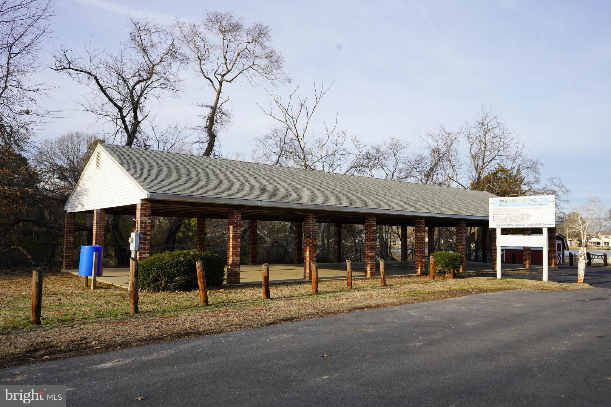 GOLDEN BEACH - Residential