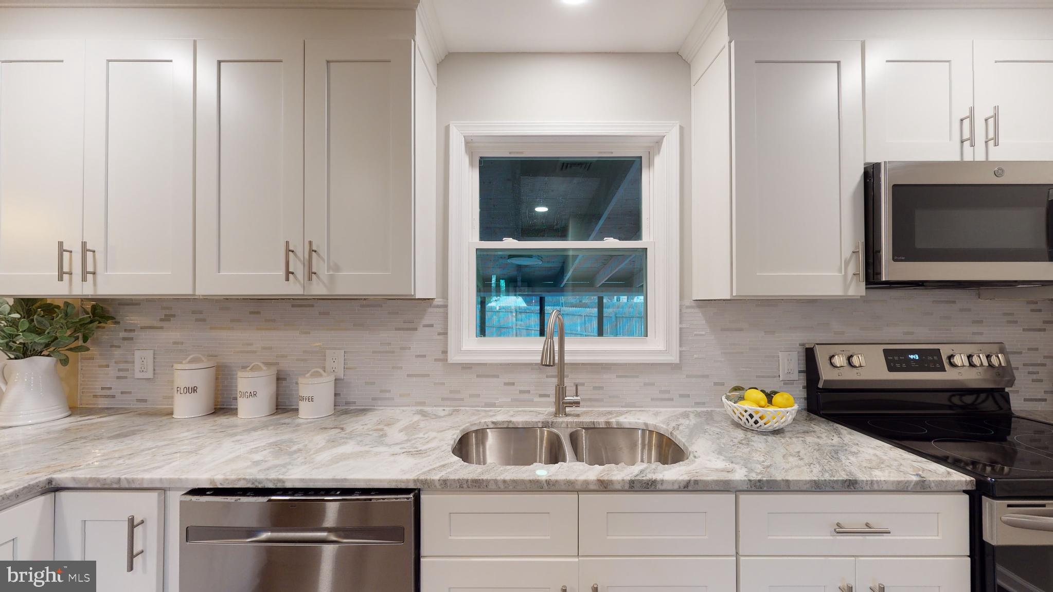 GOLDEN BEACH - Residential