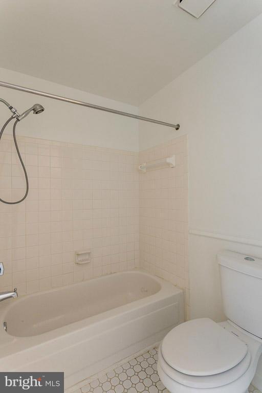 DEVON HILLS CONDO - Residential Lease