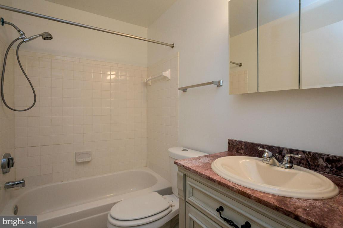 DEVON HILLS CONDO - Residential Lease