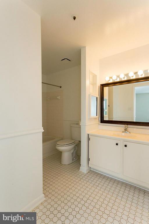 DEVON HILLS CONDO - Residential Lease