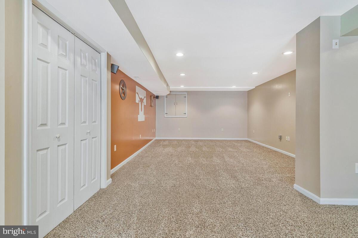 ASPEN WOODS - Residential