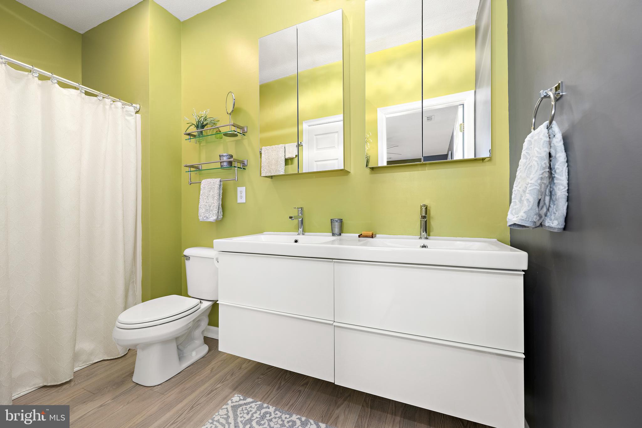 VILLAGES OF FIVE POINTS-EAST - Residential