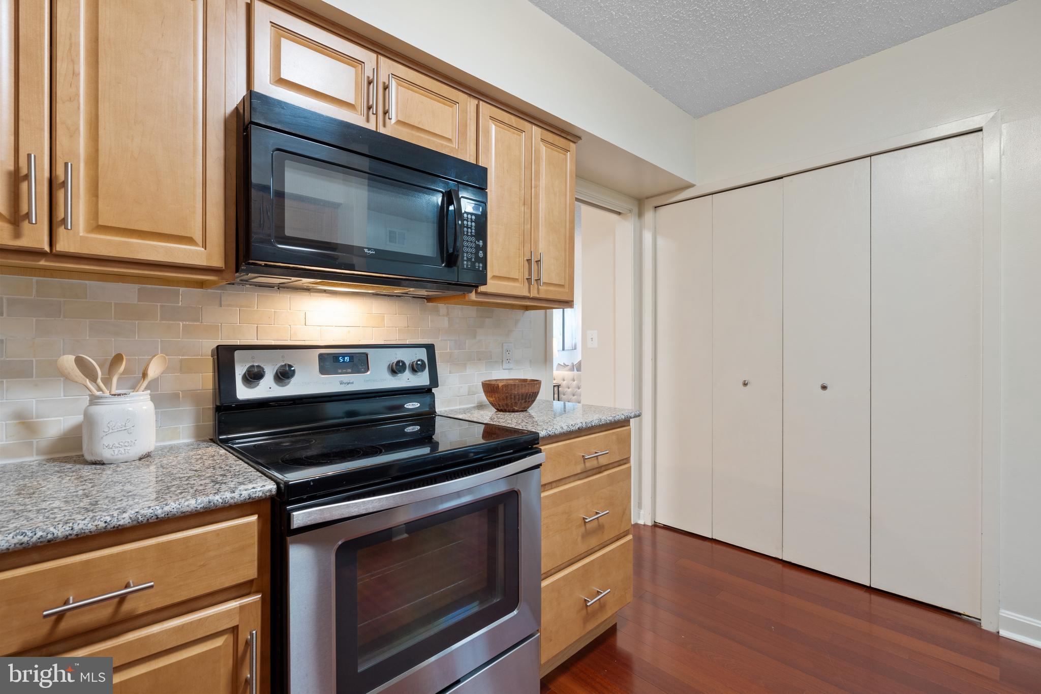 CRYSTAL GATEWAY - Residential