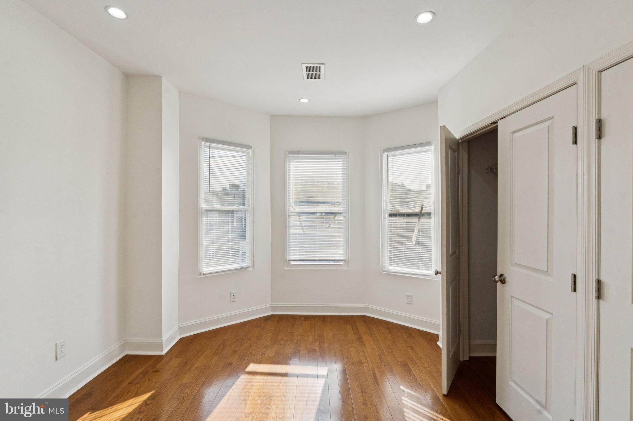 POINT BREEZE - Residential