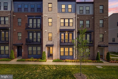 Photo of 43342 Farringdon Square, ASHBURN, VA 20148 (MLS # VALO2135358)