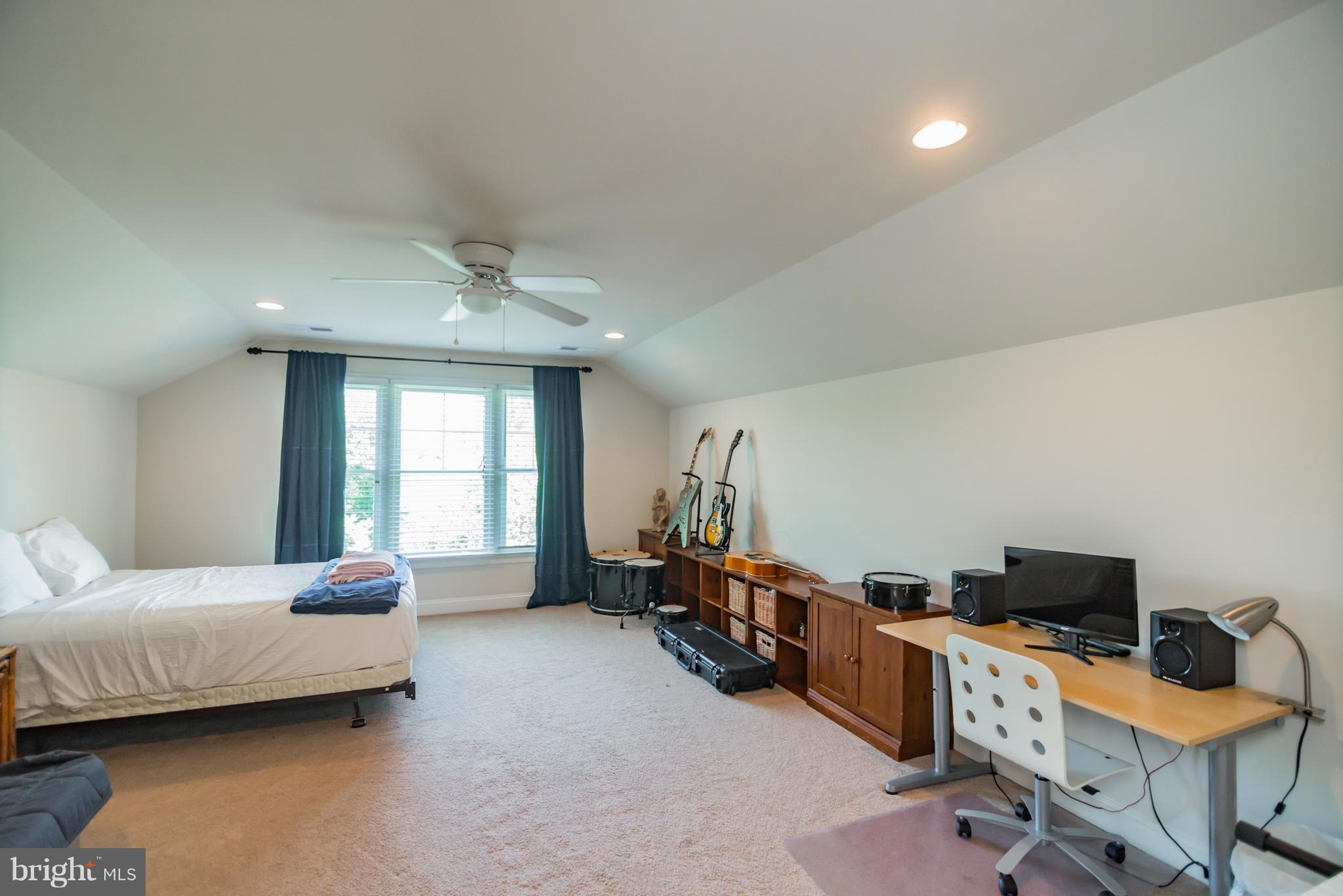 GRAYS OAKTON - Residential