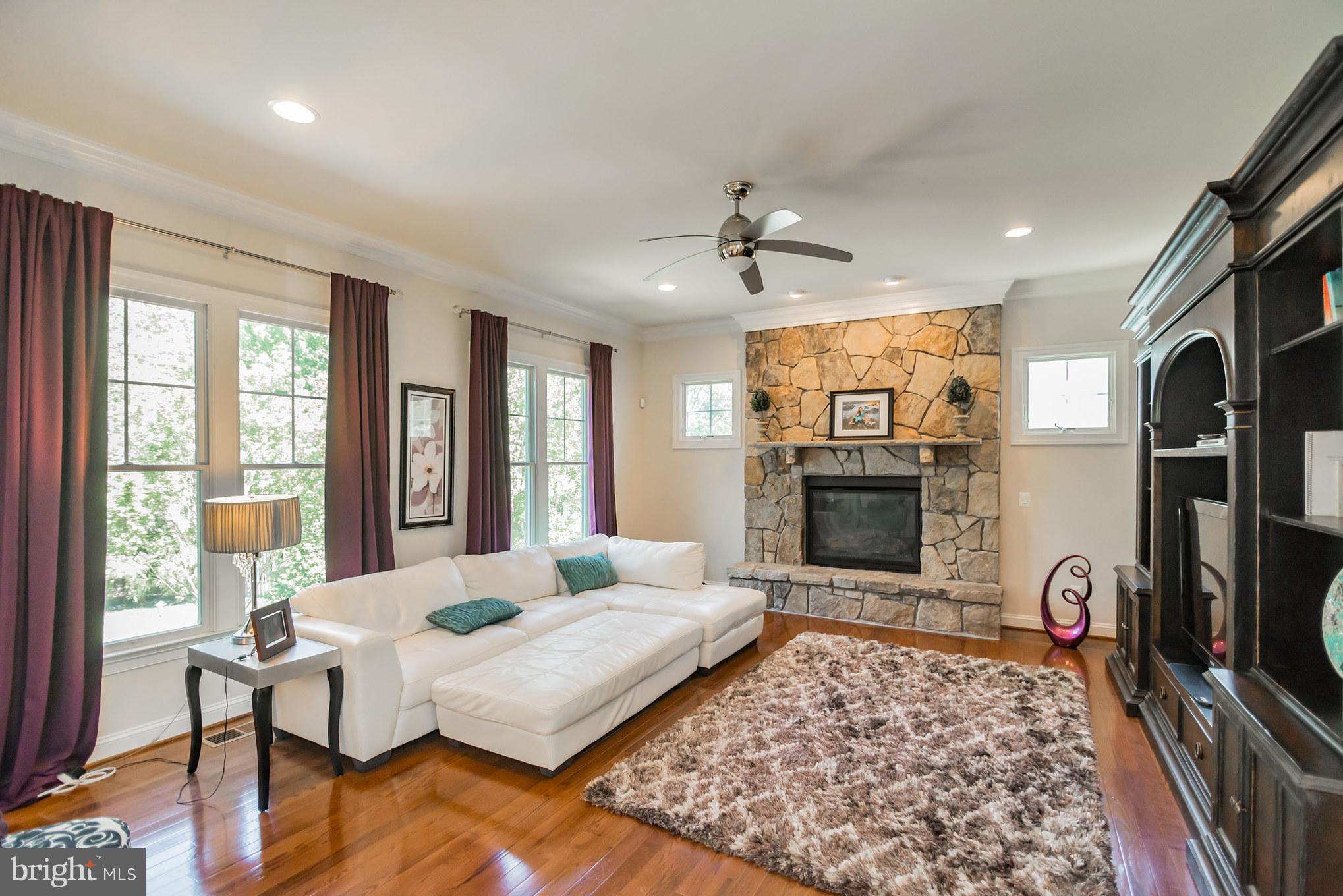 GRAYS OAKTON - Residential