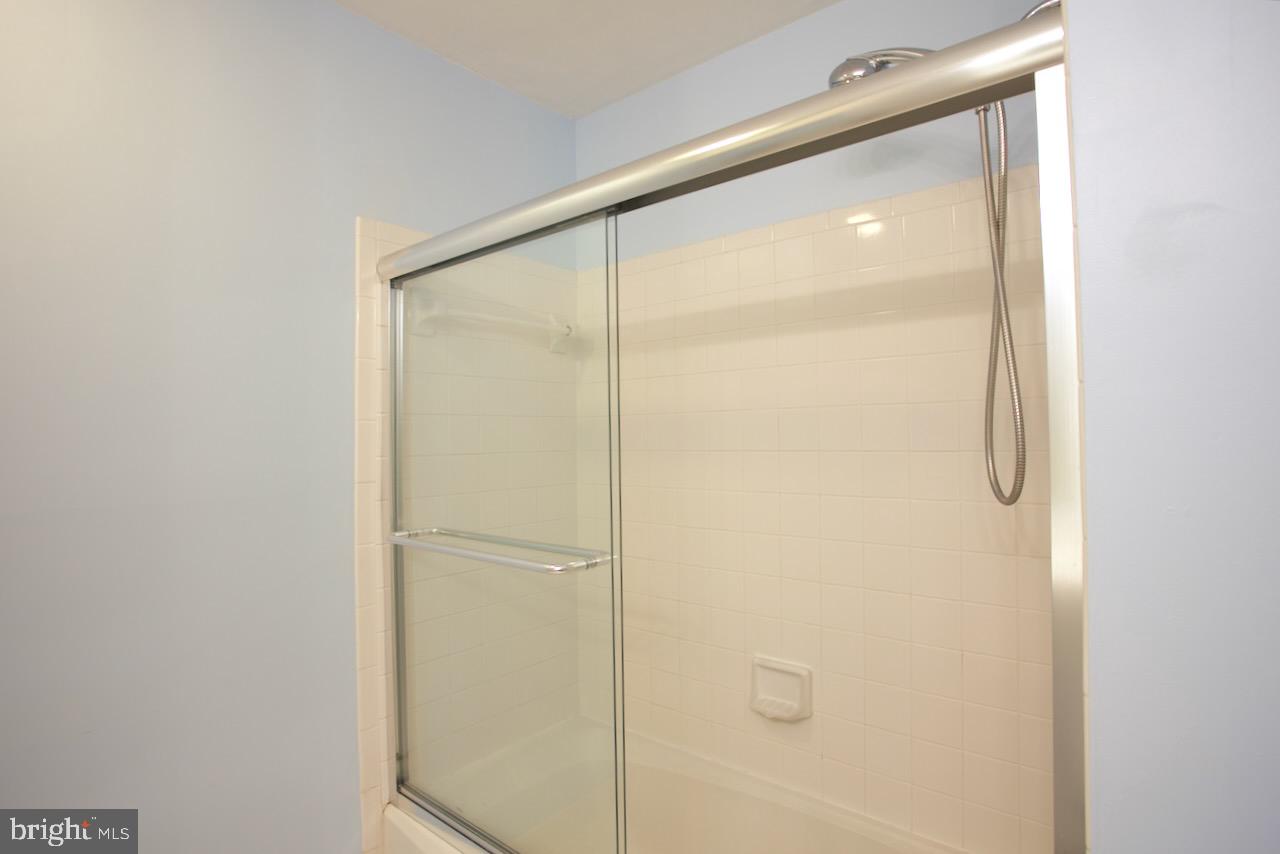 VISTAS AT WASHINGTONIAN WOODS - Residential Lease