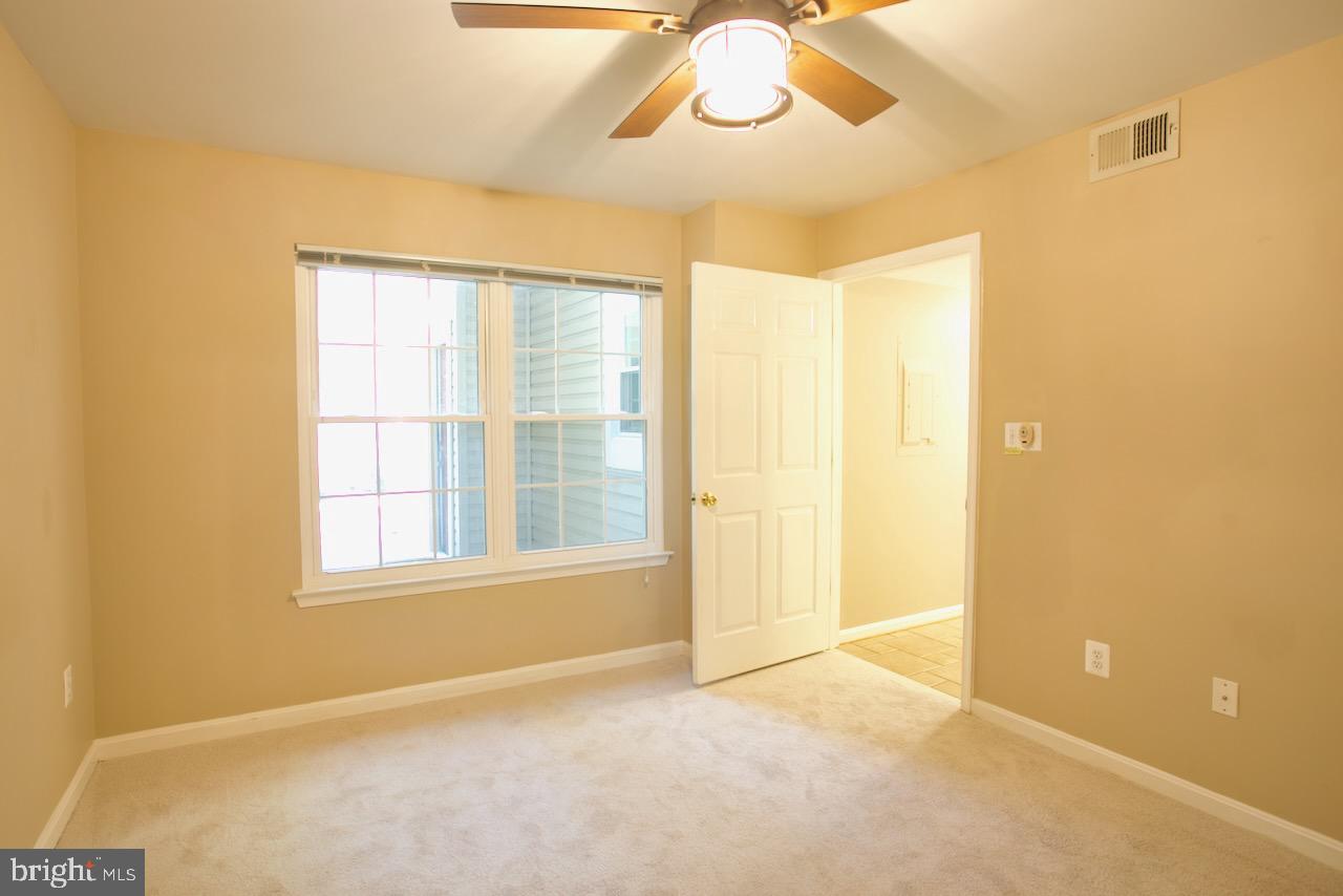 VISTAS AT WASHINGTONIAN WOODS - Residential Lease