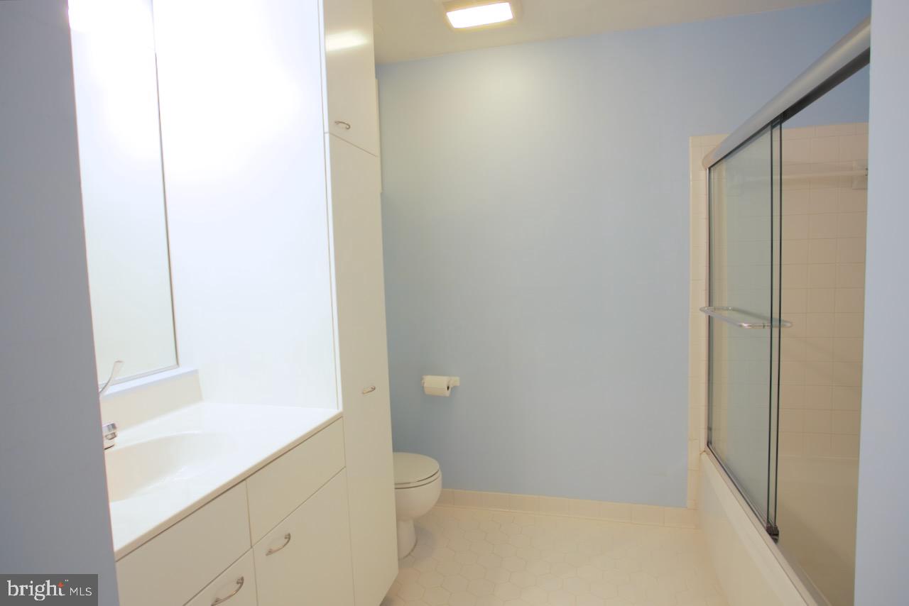 VISTAS AT WASHINGTONIAN WOODS - Residential Lease