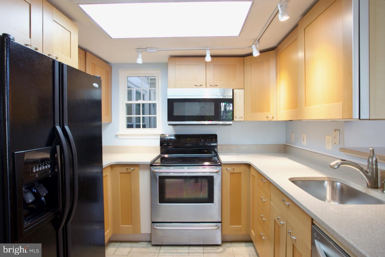 VISTAS AT WASHINGTONIAN WOODS - Residential Lease