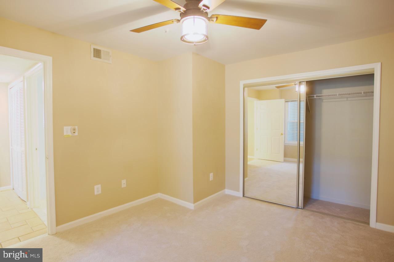 VISTAS AT WASHINGTONIAN WOODS - Residential Lease