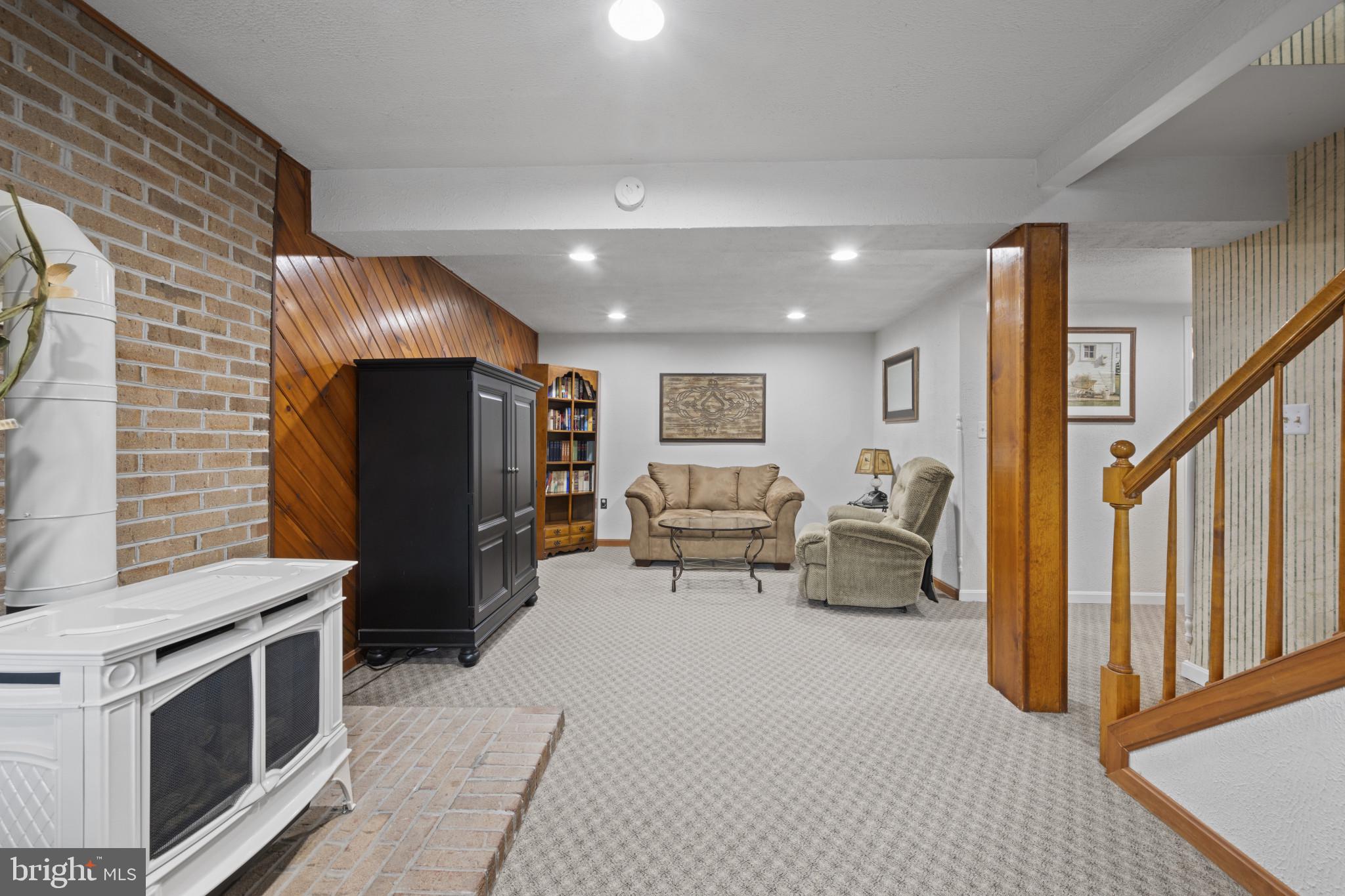 6 TIFFANY COURT