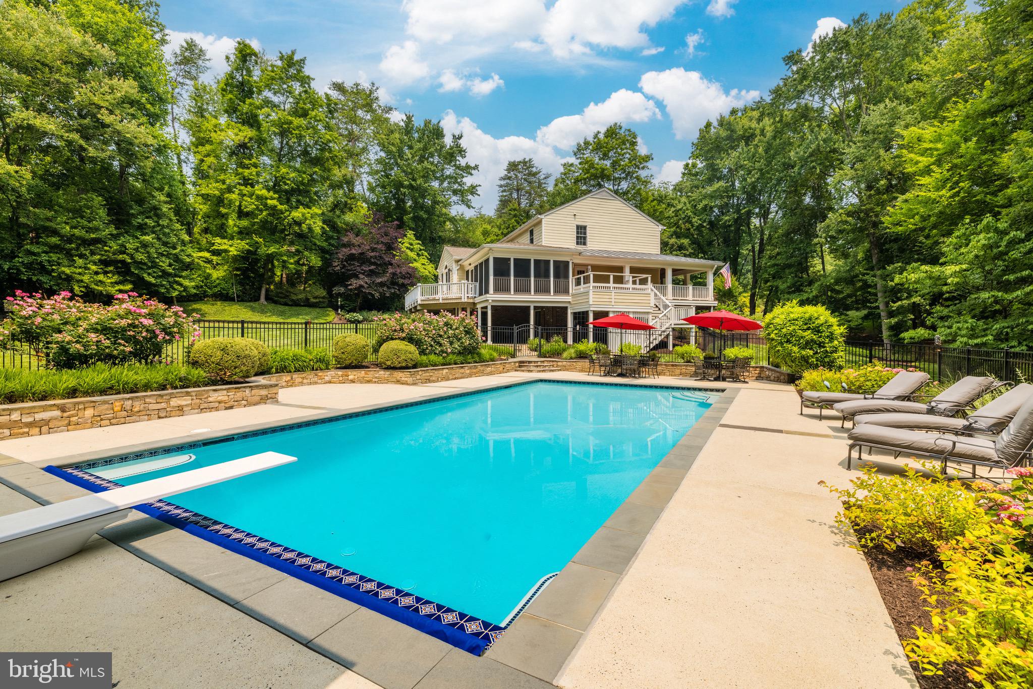 PEACOCK STATION - Residential