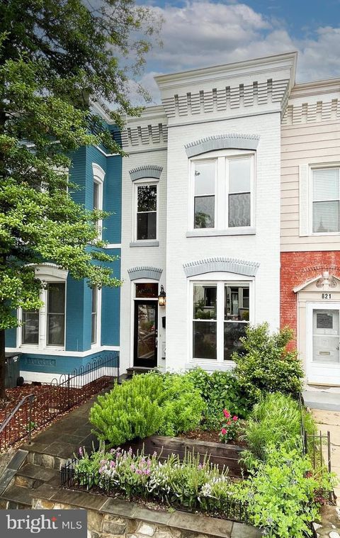 823 11TH STREET NE WASHINGTON DC 20002