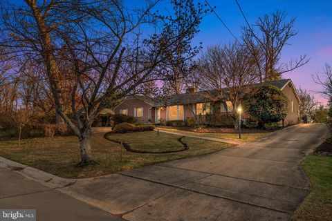 Photo of 2100 Hermitage Avenue, SILVER SPRING, MD 20902 (MLS # MDMC2210232)