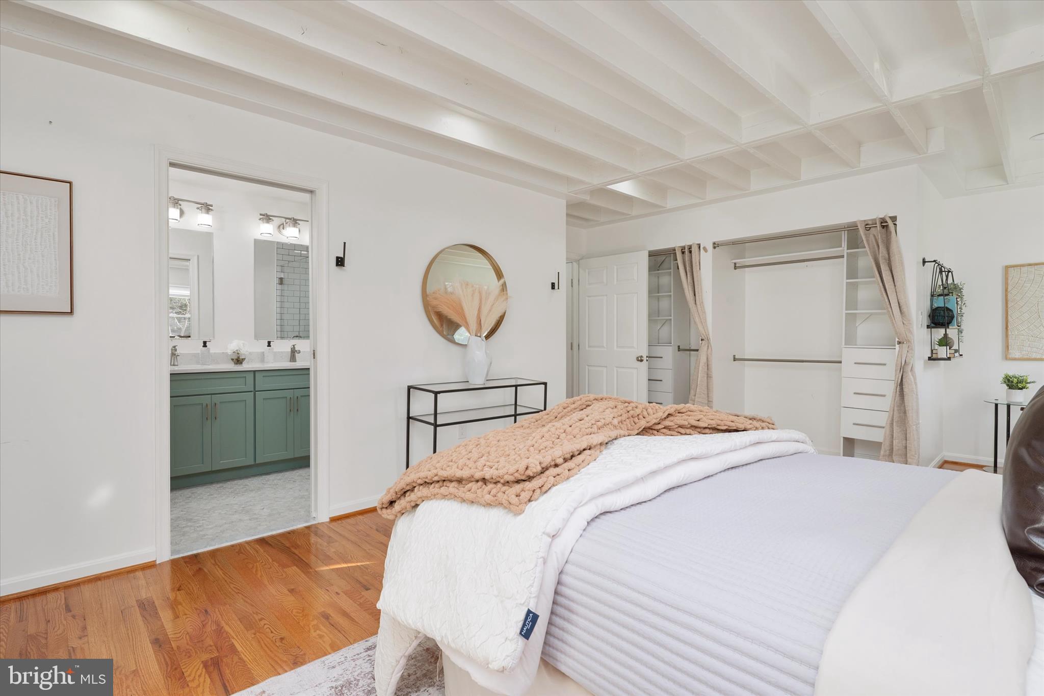 2100 HERMITAGE AVENUE