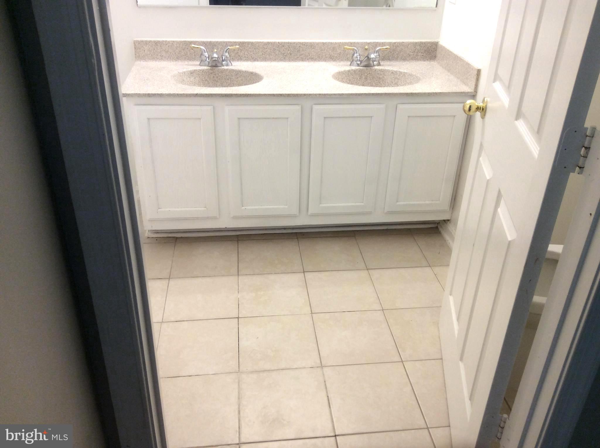 WOODVIEW VILLAGE - Residential Lease