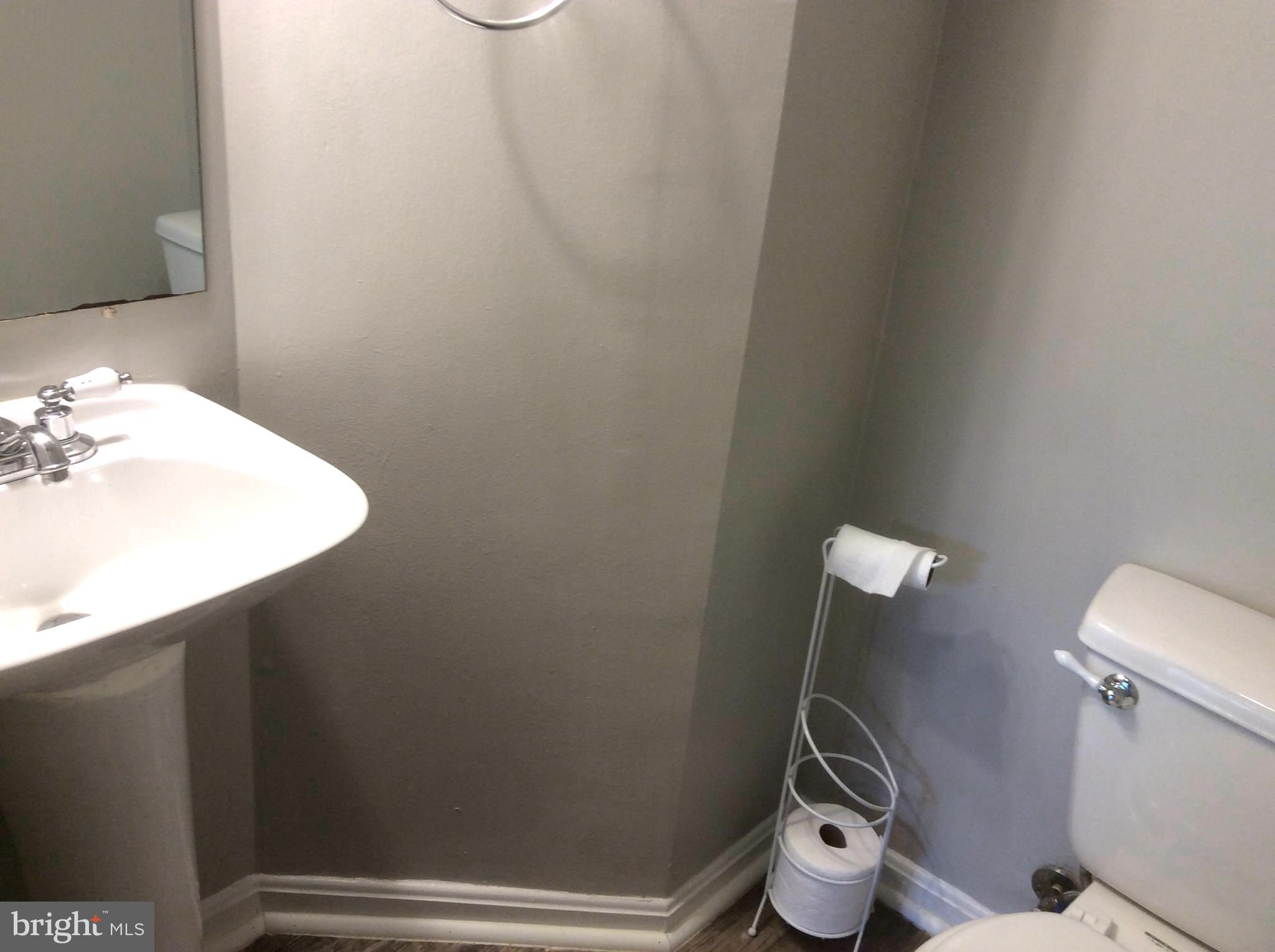 WOODVIEW VILLAGE - Residential Lease