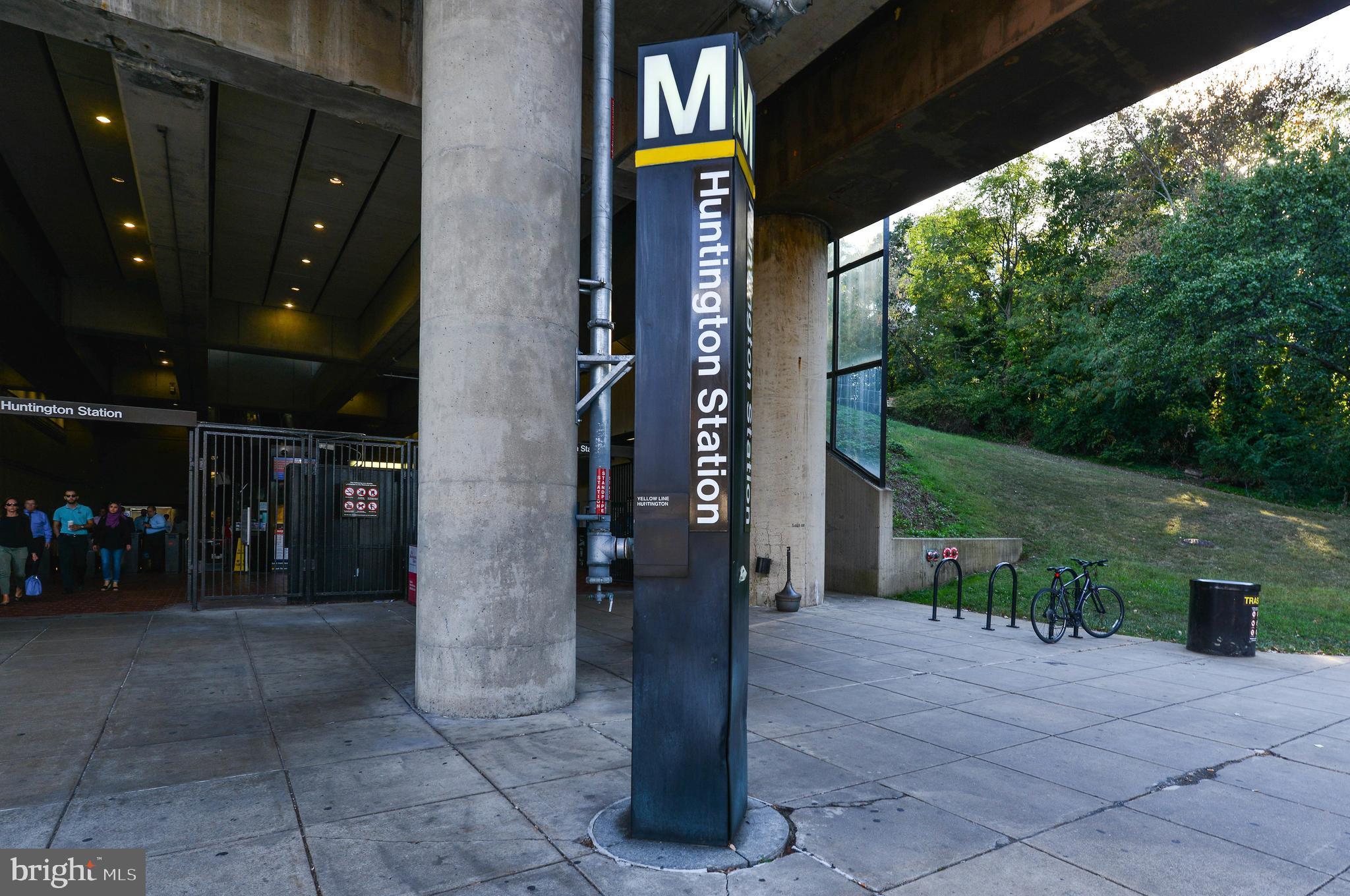 GROVETON WOODS - Residential